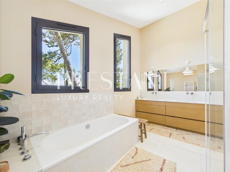 Maison - 290 m² - 10 pièces