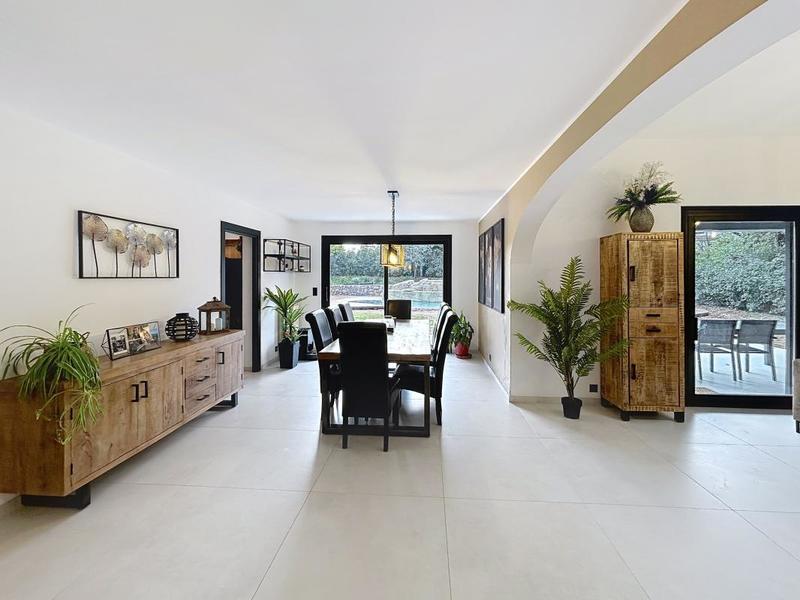 Villa - 210 m² - 6 pièces