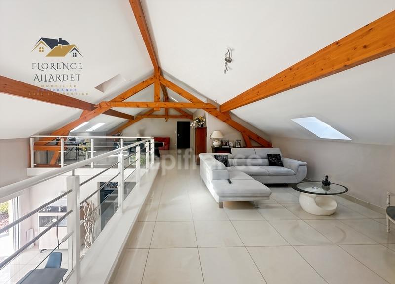 Maison - 242 m² - 5 pièces