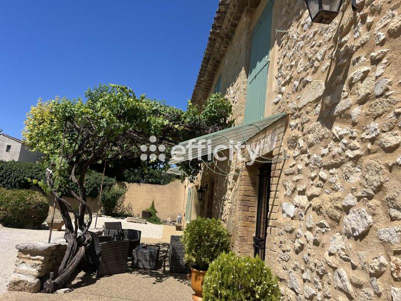 Mas - 300 m² - 10 pièces