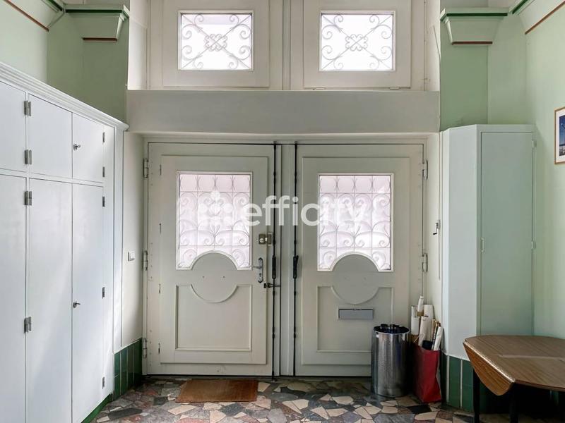 Maison - 223 m² - 9 pièces