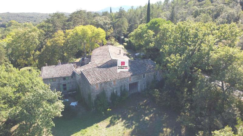 Maison - 220 m² - 8 pièces