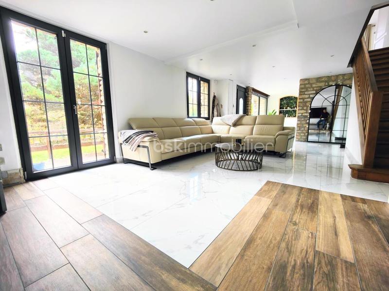 Maison - 224 m² - 14 pièces