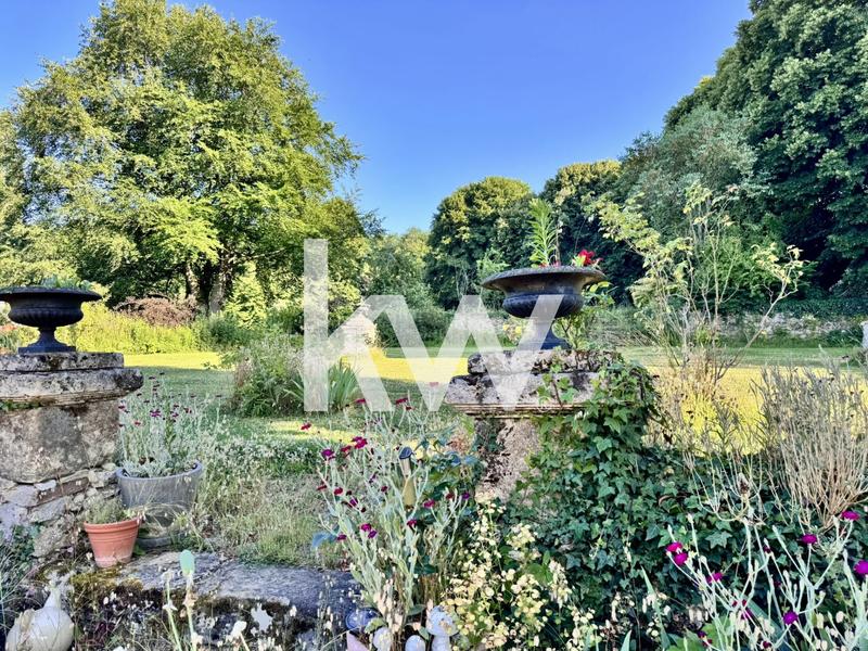 Maison - 296 m² - 18 pièces