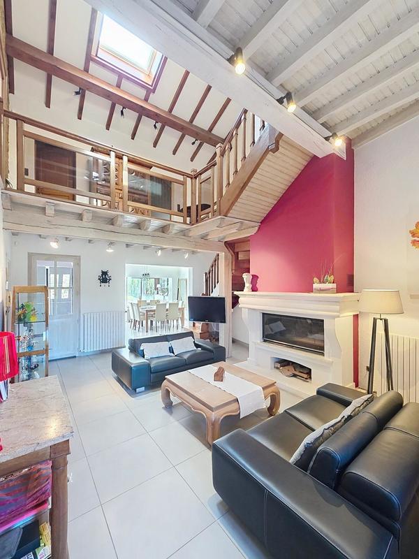 Maison - 246 m² - 10 pièces