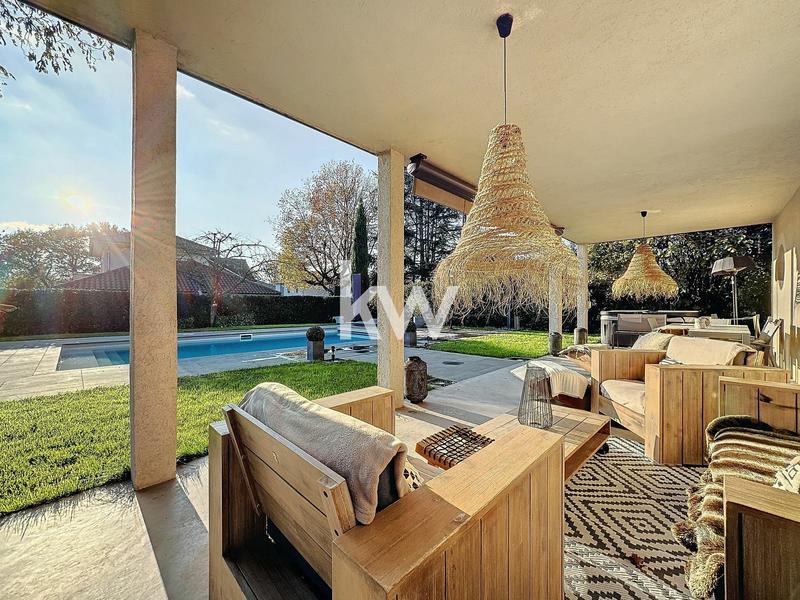 Maison - 307 m² - 6 pièces