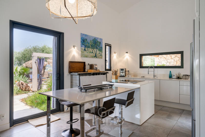 Villa - 220 m² - 5 pièces