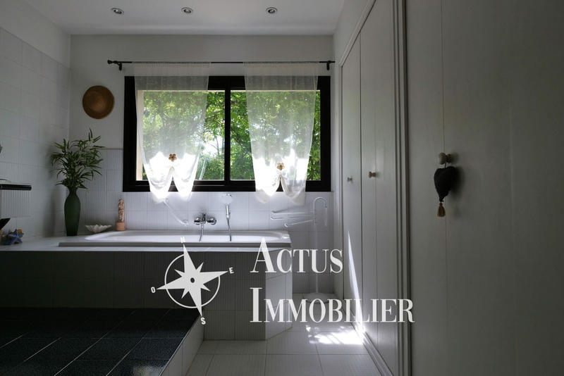 Maison - 210 m² - 7 pièces