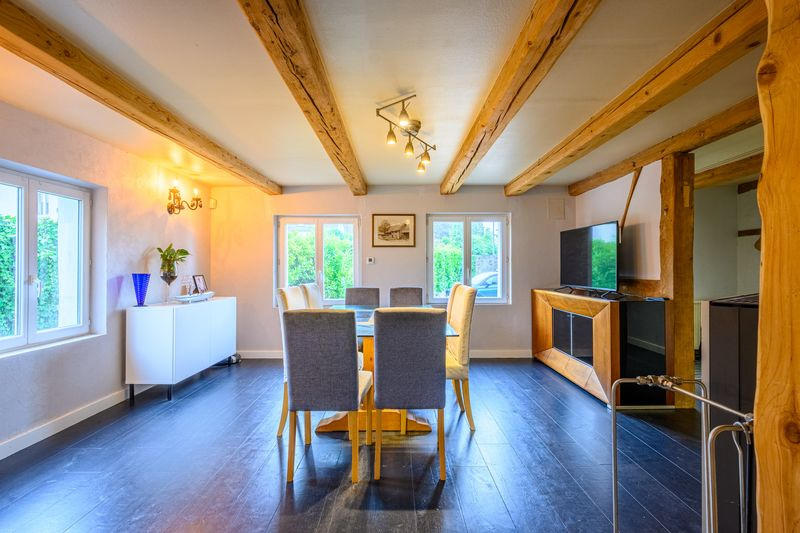 Maison - 210 m² - 6 pièces