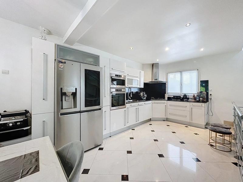 Maison - 125 m² - 8 pièces