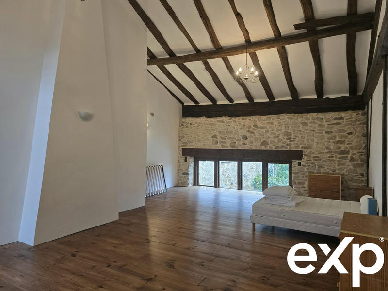 Maison - 287 m² - 12 pièces