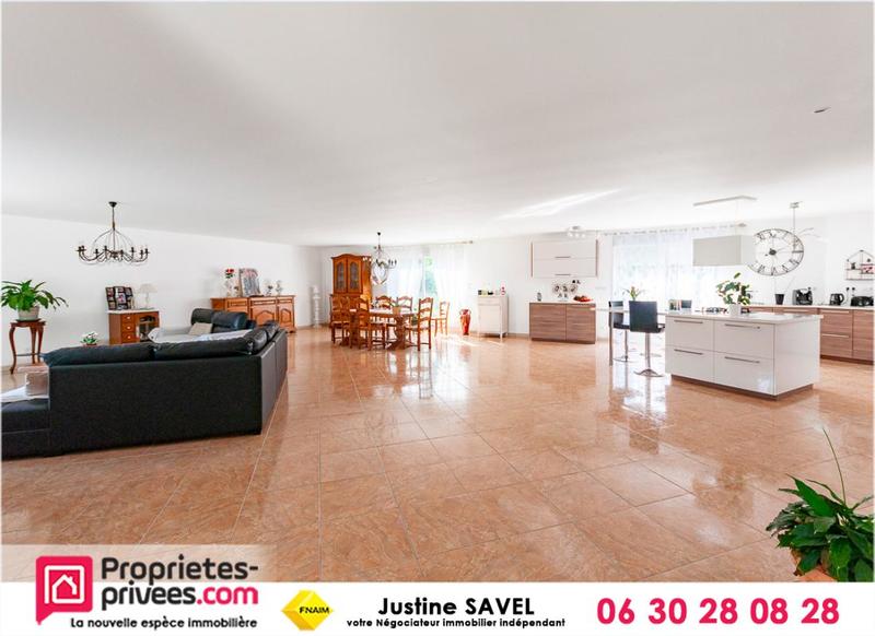 Maison - 225 m² - 8 pièces