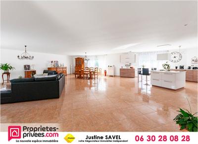 Maison - 225 m² - 8 pièces