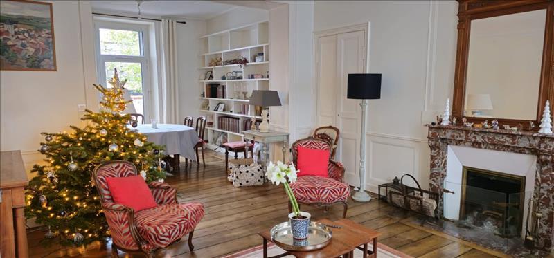 Demeure - 204 m² - 8 pièces