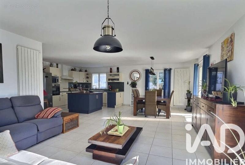Maison - 140 m² - 5 pièces