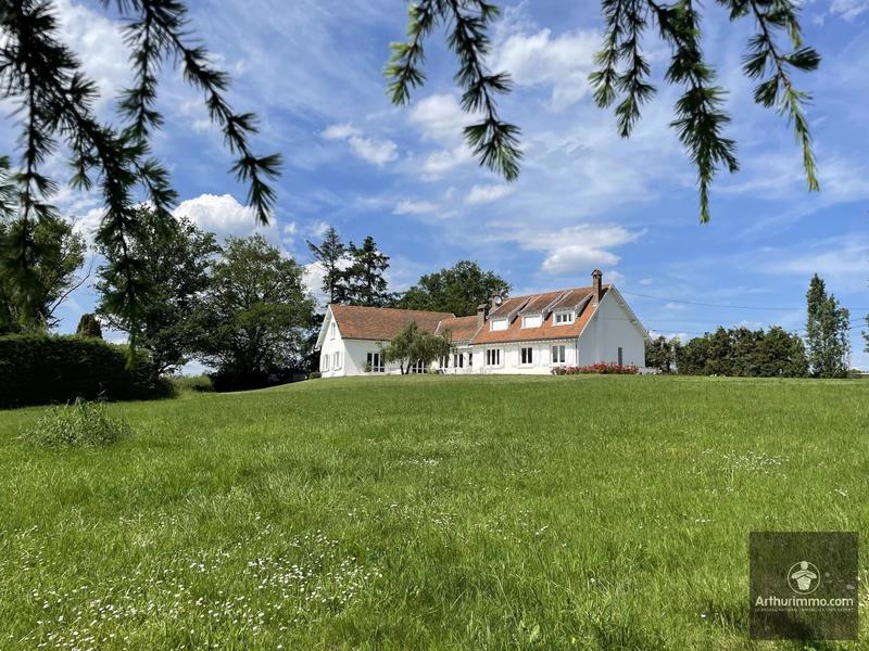 Maison - 318 m² - 11 pièces