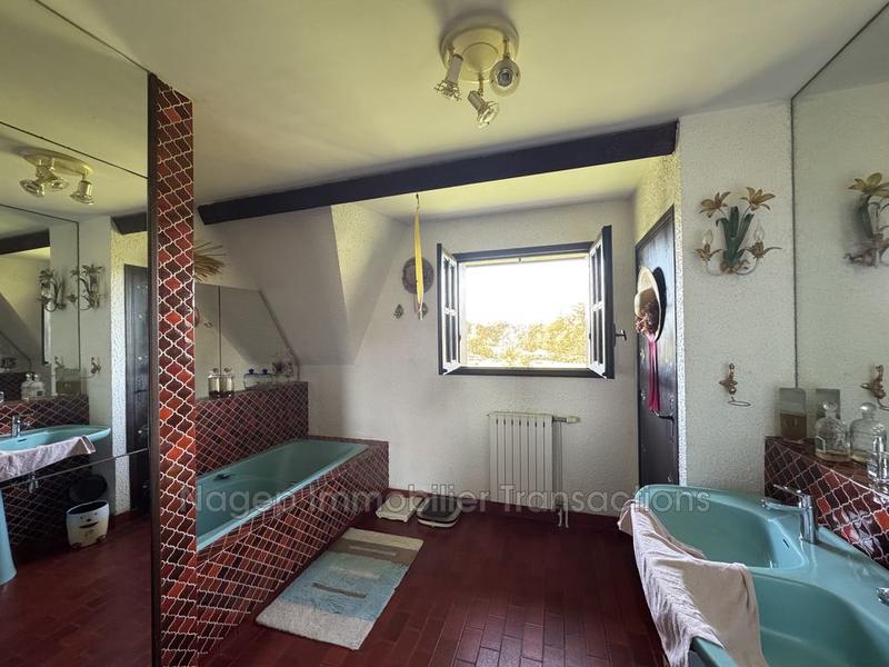 Maison - 259 m² - 8 pièces