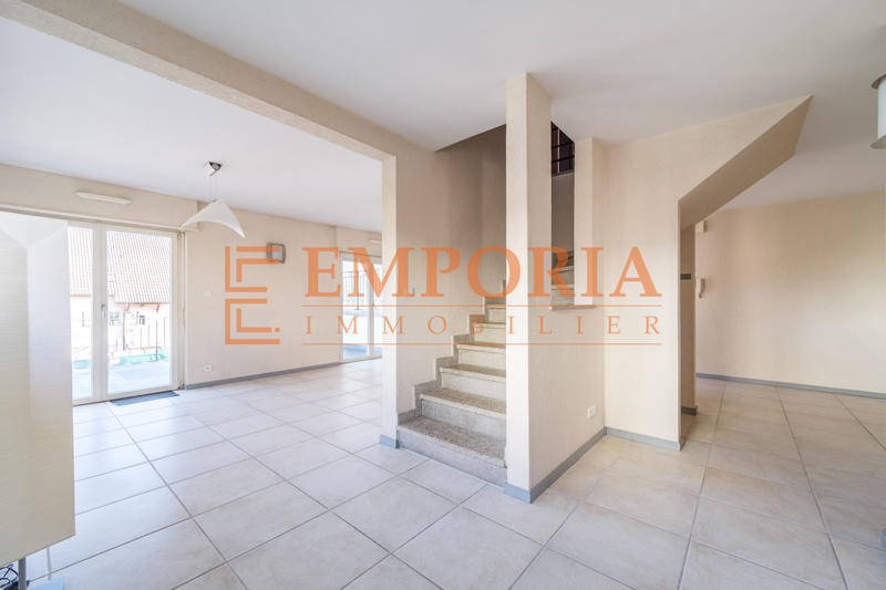 Maison - 220 m² - 6 pièces