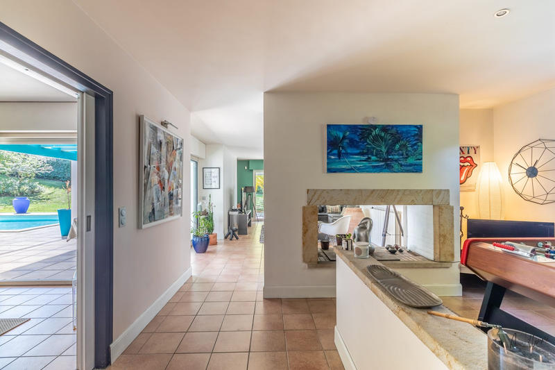 Maison - 300 m² - 7 pièces