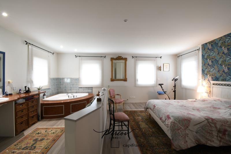 Maison - 264 m² - 9 pièces