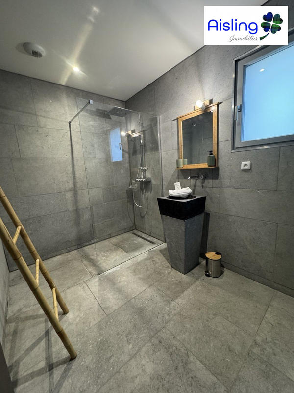 Maison contemporaine - 282 m² - 6 pièces