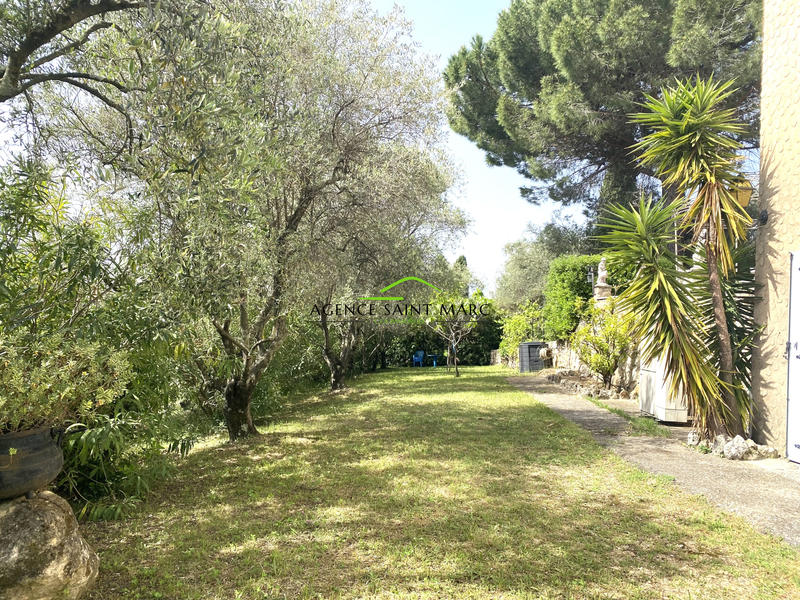 Propriété - 349 m² - 12 pièces