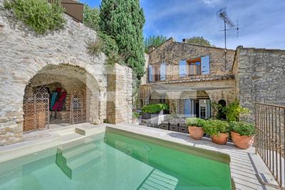 Maison - 245 m² - 9 pièces