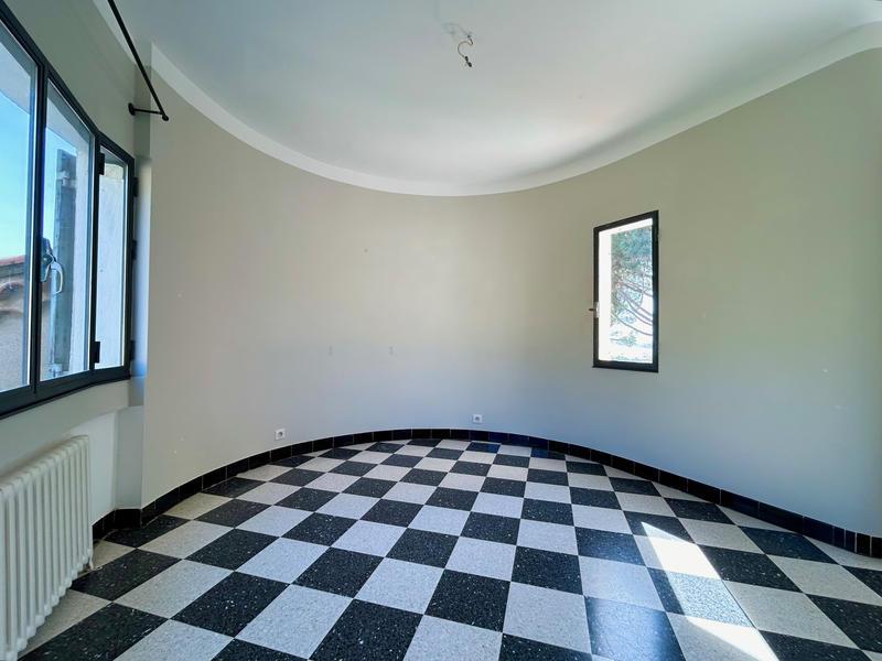 Maison - 234 m² - 9 pièces