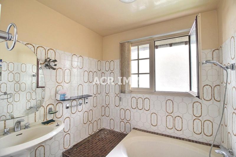 Maison - 222 m² - 7 pièces