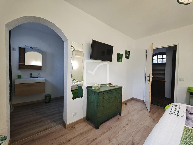 Propriété - 470 m² - 10 pièces