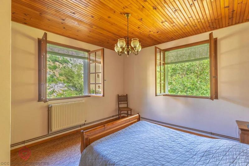 Propriété - 236 m² - 9 pièces