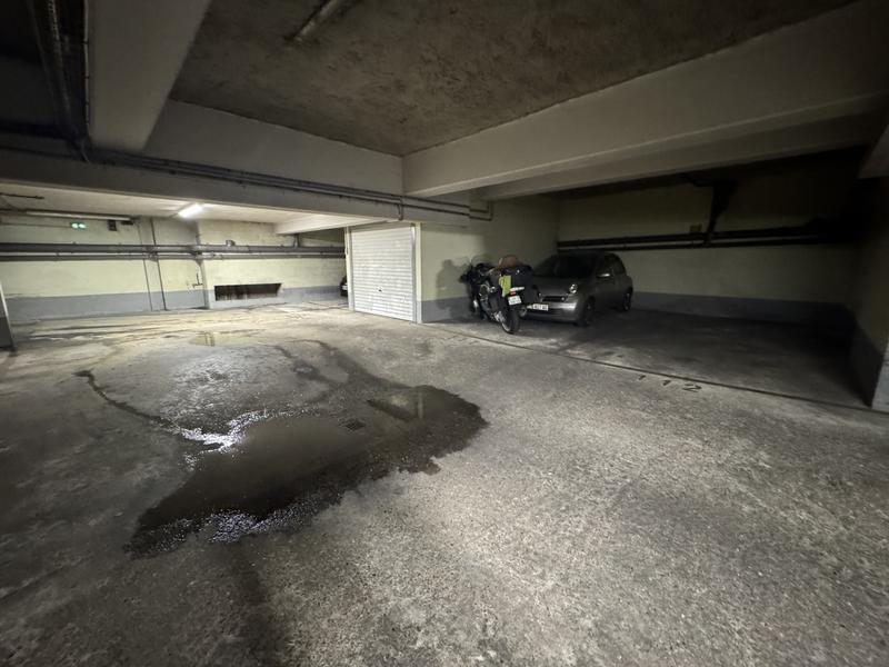 Parking / Garage