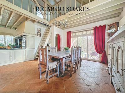 Villa - 306 m² - 10 pièces