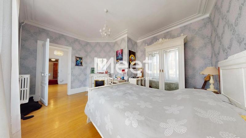 Propriété - 425 m² - 9 pièces