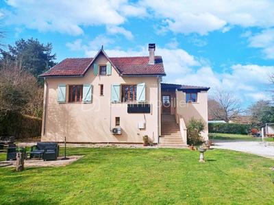 Maison - 222 m² - 9 pièces