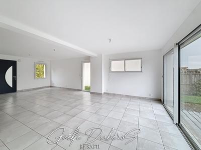 Maison - 102 m² - 6 pièces