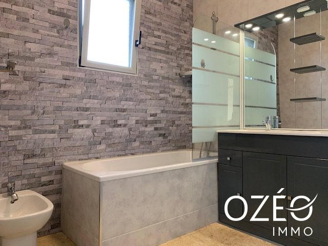 Maison traditionnelle - 105 m² - 4 pièces