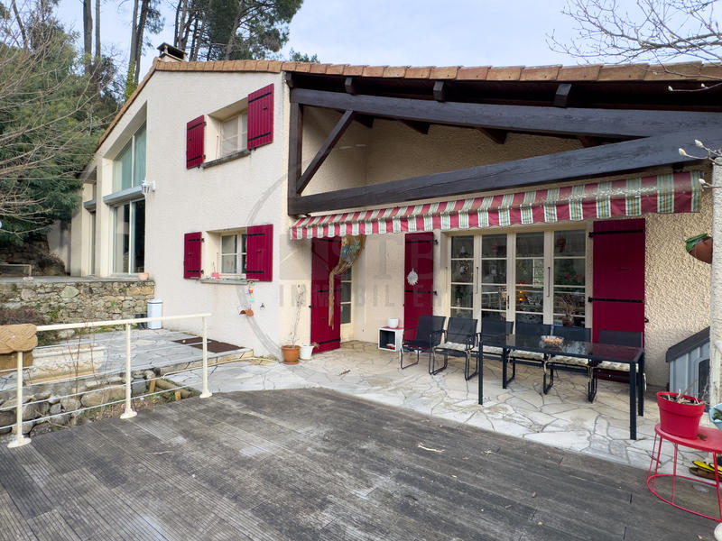 Maison - 211 m² - 7 pièces