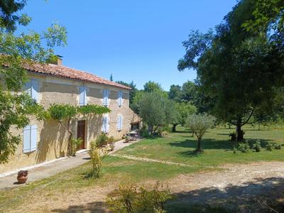 Maison - 228 m² - 8 pièces