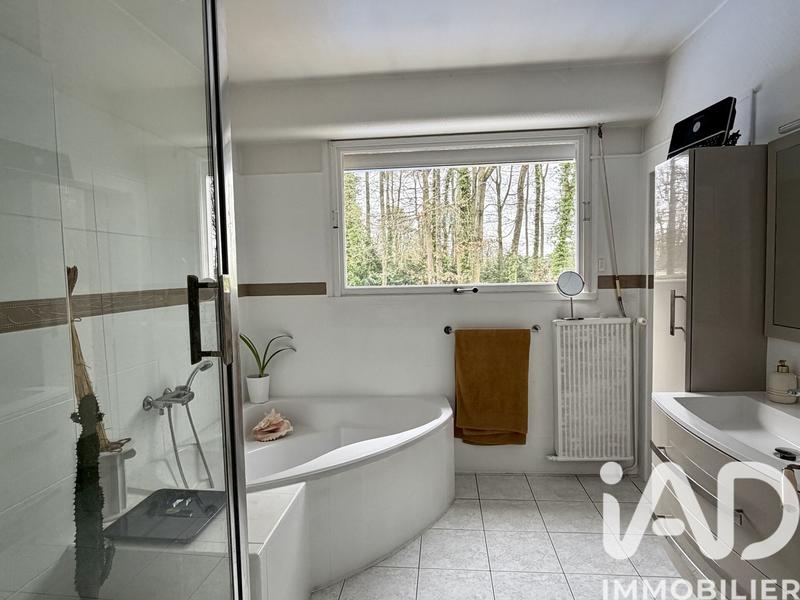 Maison - 240 m² - 10 pièces