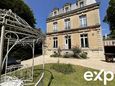 Maison - 252 m² - 9 pièces