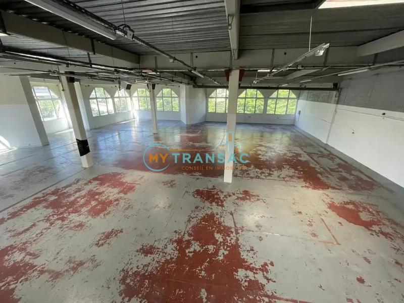 Local d'activité / Entrepôt - 854 m²