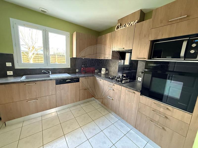 Maison - 93 m² - 4 pièces