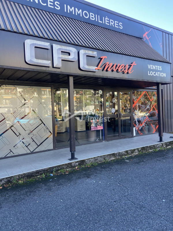 Local commercial - 1 500 m²