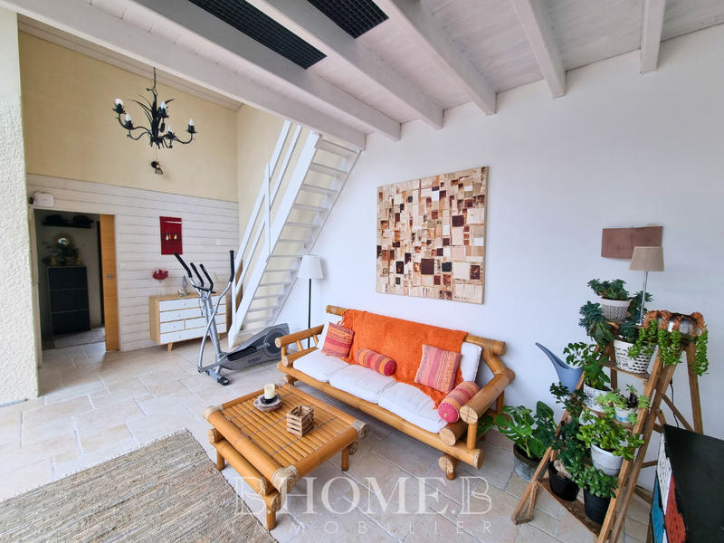 Maison - 212 m² - 10 pièces