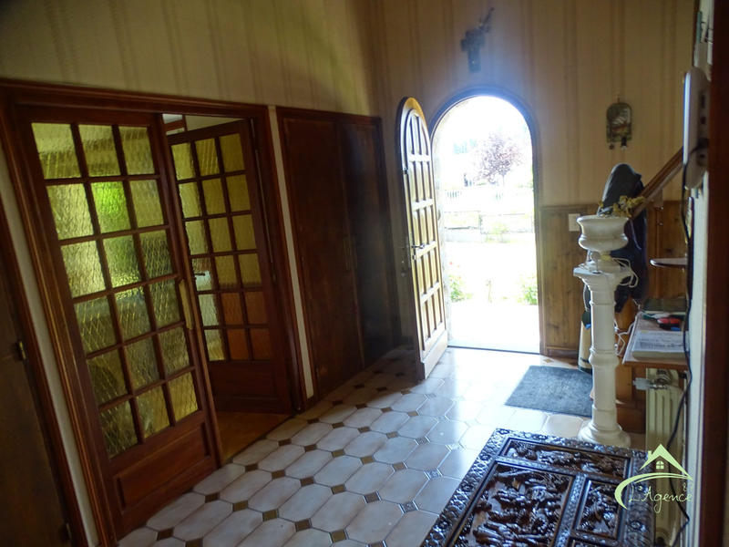 Maison traditionnelle - 181 m² - 7 pièces