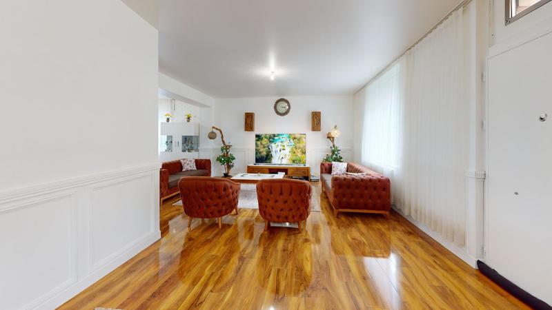 Maison - 310 m² - 8 pièces