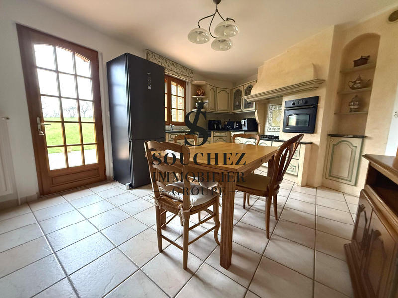 Maison - 202 m² - 7 pièces