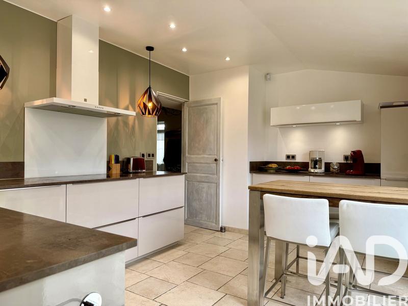 Maison - 216 m² - 9 pièces