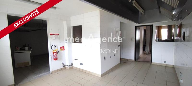 Local commercial - 246 m² - 7 pièces